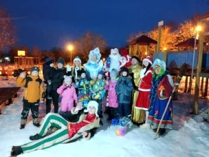 В преддверии  зимних каникул Новогоднее представление для павловских ребят прошло в парке «Рябиновая роща»